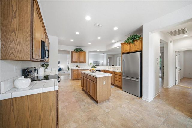 1017 Longhorn Ln, Lincoln, CA 95648
