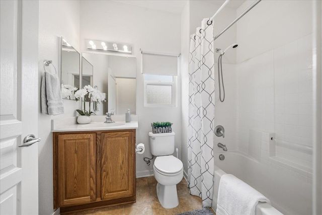 1017 Longhorn Ln, Lincoln, CA 95648