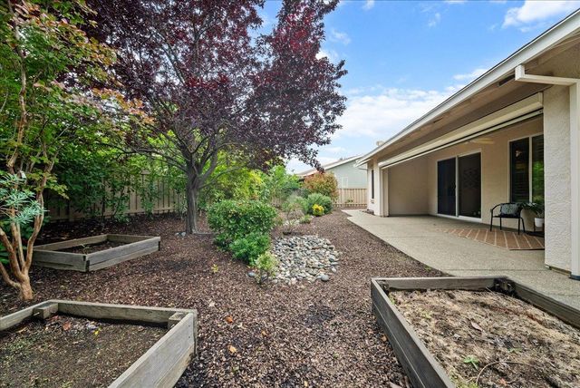 1017 Longhorn Ln, Lincoln, CA 95648