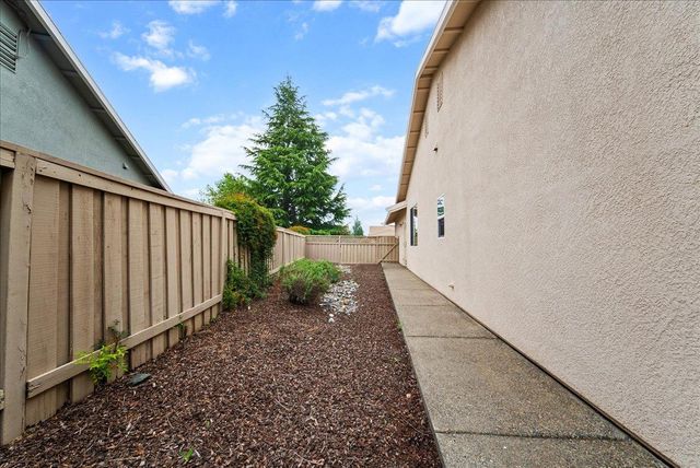 1017 Longhorn Ln, Lincoln, CA 95648
