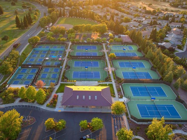 1017 Longhorn Ln, Lincoln, CA 95648