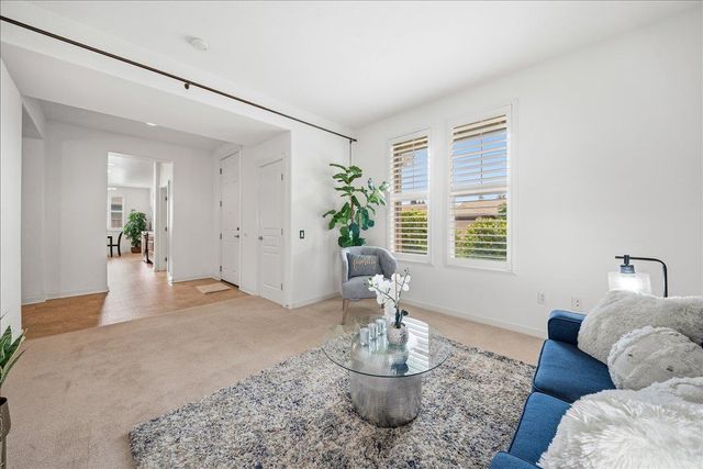 1017 Longhorn Ln, Lincoln, CA 95648
