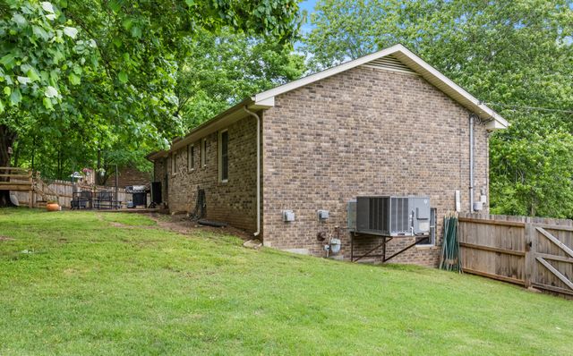 404 Warren Cir, Clarksville, TN 37040