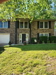 404 Warren Cir, Clarksville, TN 37040