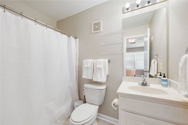 1725 Harvey Mitchell 1722, College Station, TX 77840