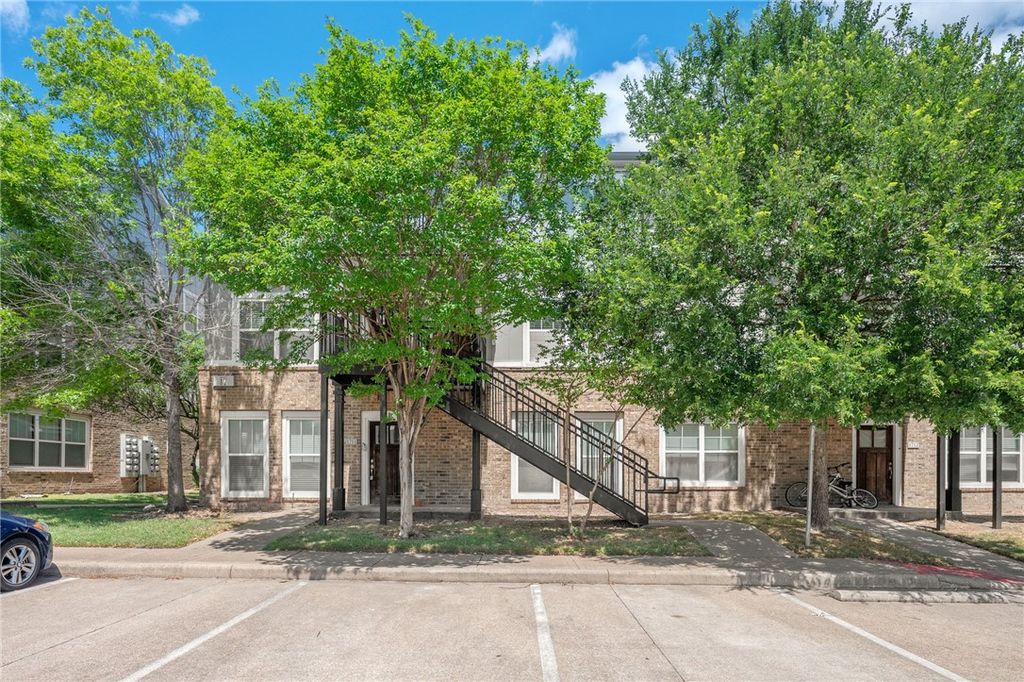 1725 Harvey Mitchell 1722, College Station, TX 77840