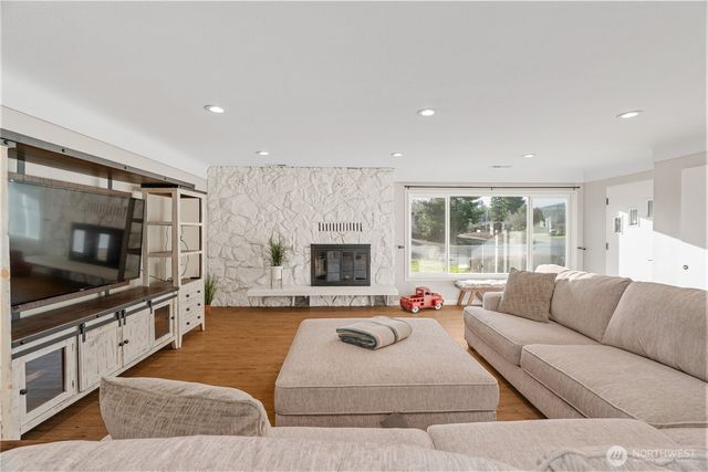 8 Trinity Place, Cosmopolis, WA 98537