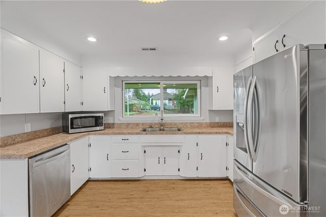 8 Trinity Place, Cosmopolis, WA 98537