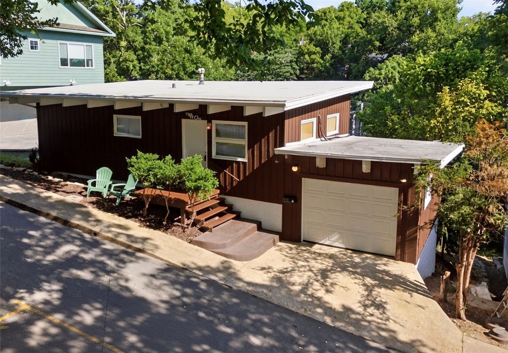 51 Mountain Street, Eureka Springs, AR 72632