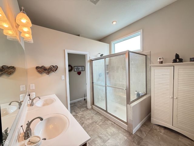 1400 W Springhurst Boulevard, Greenfield, IN 46140