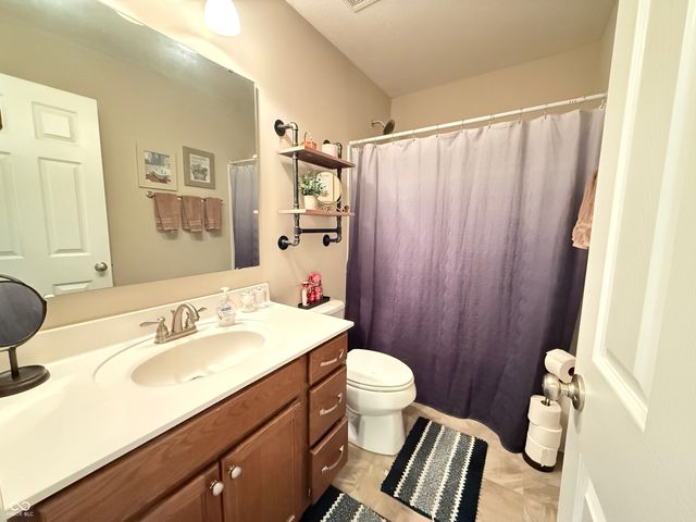 1400 W Springhurst Boulevard, Greenfield, IN 46140