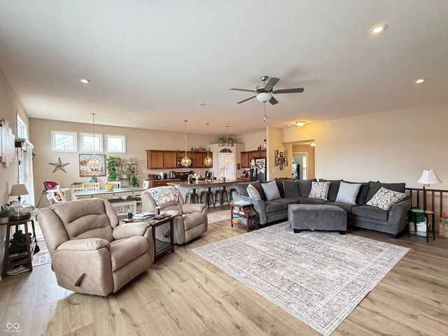 1400 W Springhurst Boulevard, Greenfield, IN 46140