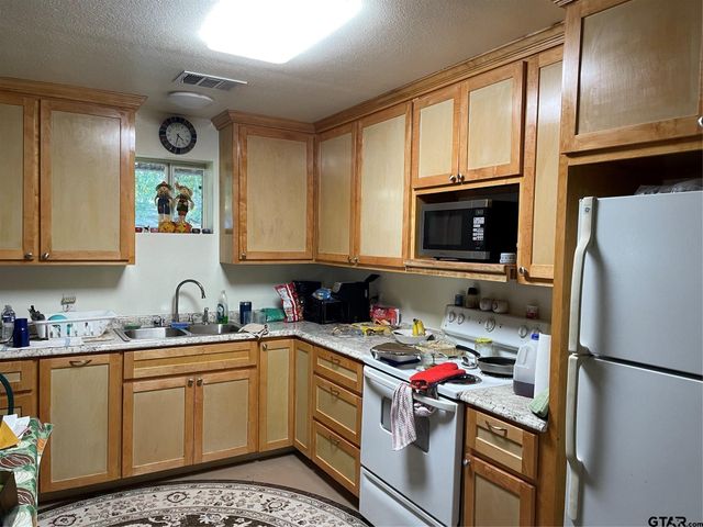 1100 E Rabbit Cove Road, Quinlan, TX 75474