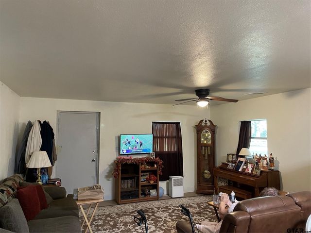 1100 E Rabbit Cove Road, Quinlan, TX 75474