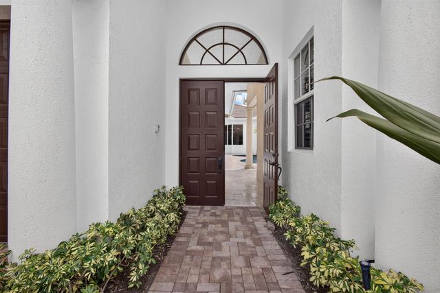 540 Les Jardin Drive, Palm Beach Gardens, FL 33410