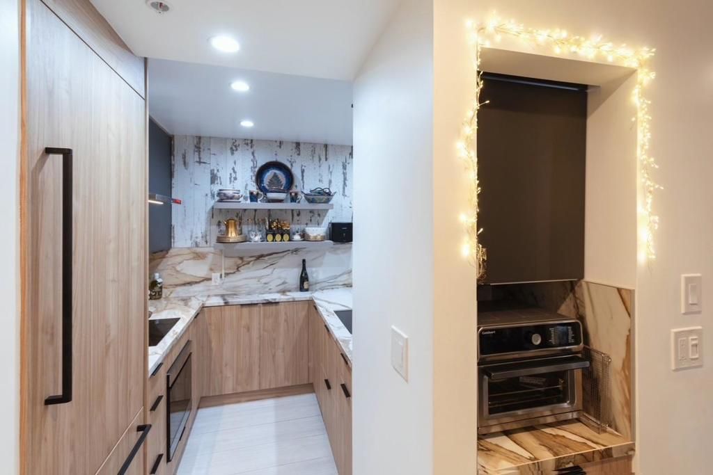 Image 3 of property listing at 324 Catalpa Street 111, San Mateo, CA 94401