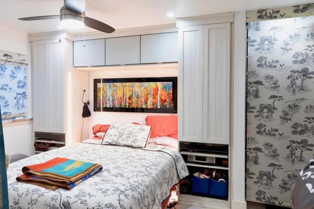 Image 5 of property listing at 324 Catalpa Street 111, San Mateo, CA 94401