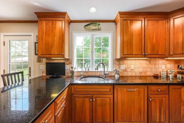 36 Westwood Rd, Shrewsbury, MA 01545