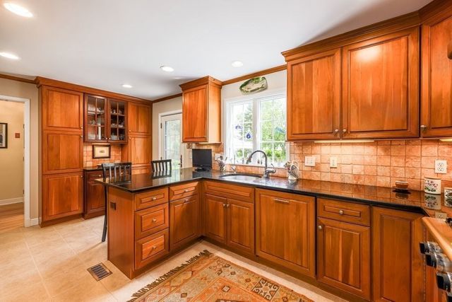 36 Westwood Rd, Shrewsbury, MA 01545
