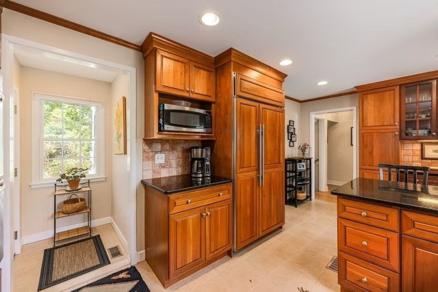 36 Westwood Rd, Shrewsbury, MA 01545