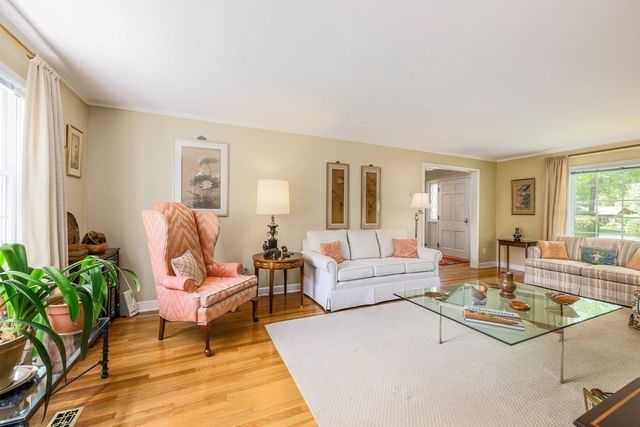 36 Westwood Rd, Shrewsbury, MA 01545