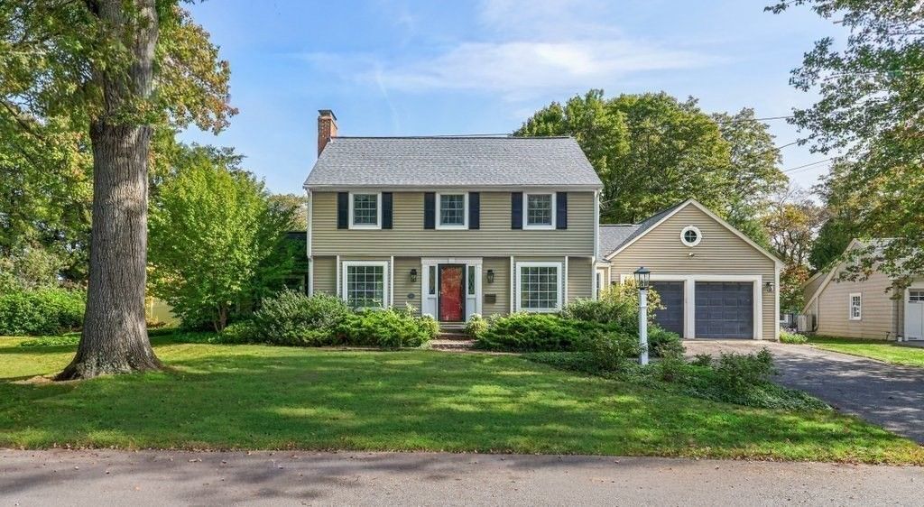 36 Westwood Rd, Shrewsbury, MA 01545