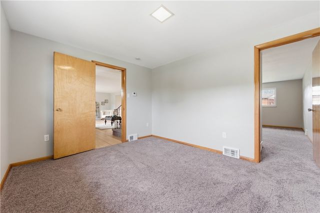 5 Olympia Park Plz, Versailles Boro, PA 15132