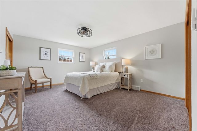 5 Olympia Park Plz, Versailles Boro, PA 15132
