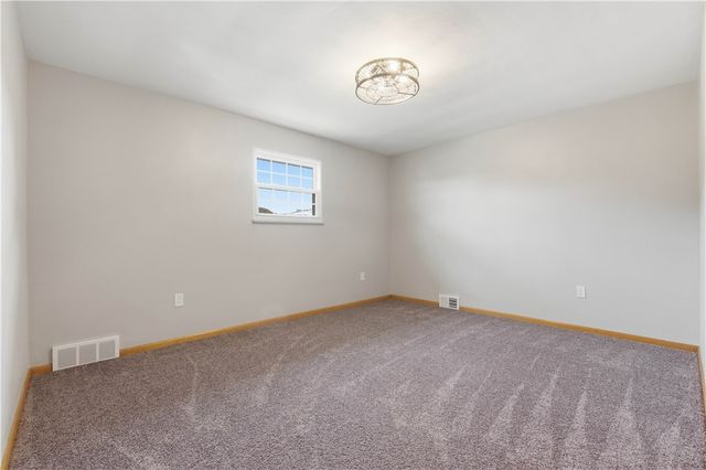 5 Olympia Park Plz, Versailles Boro, PA 15132