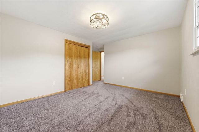 5 Olympia Park Plz, Versailles Boro, PA 15132