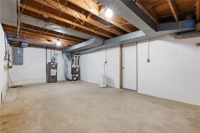 5 Olympia Park Plz, Versailles Boro, PA 15132