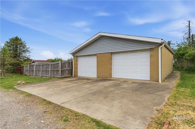5 Olympia Park Plz, Versailles Boro, PA 15132