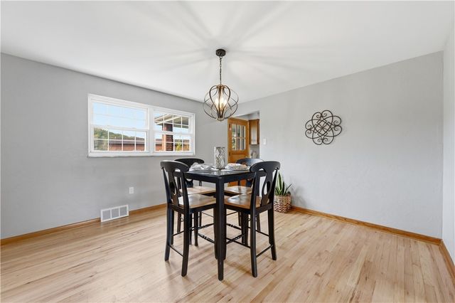 5 Olympia Park Plz, Versailles Boro, PA 15132