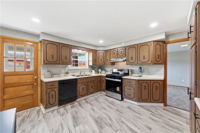 5 Olympia Park Plz, Versailles Boro, PA 15132
