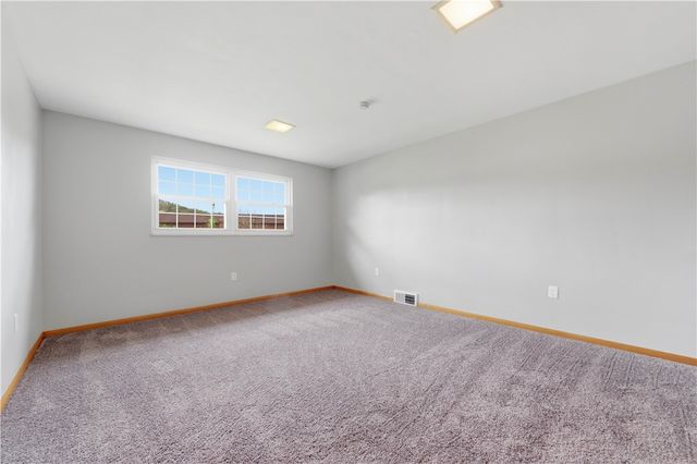 5 Olympia Park Plz, Versailles Boro, PA 15132