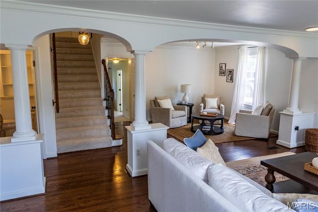 866 N Taylor Avenue, Kirkwood, MO 63122