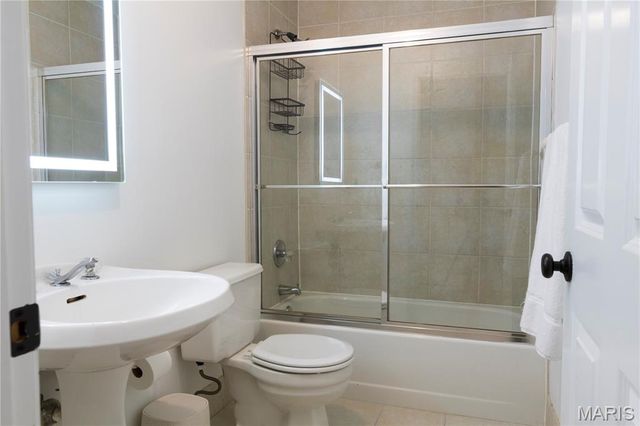 866 N Taylor Avenue, Kirkwood, MO 63122