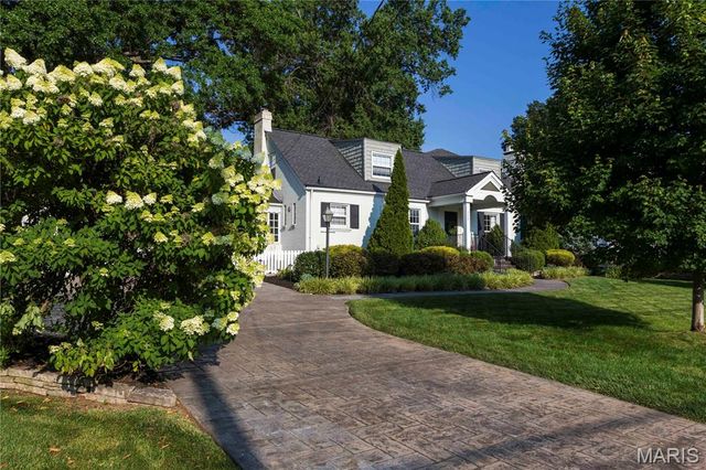 866 N Taylor Avenue, Kirkwood, MO 63122