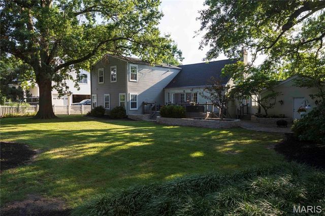 866 N Taylor Avenue, Kirkwood, MO 63122