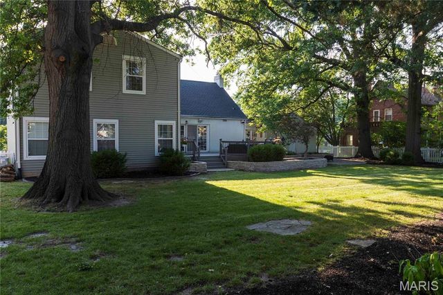 866 N Taylor Avenue, Kirkwood, MO 63122