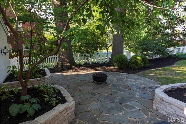 866 N Taylor Avenue, Kirkwood, MO 63122