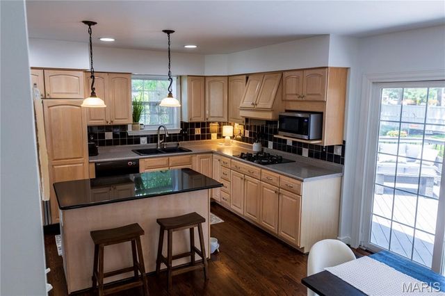 866 N Taylor Avenue, Kirkwood, MO 63122
