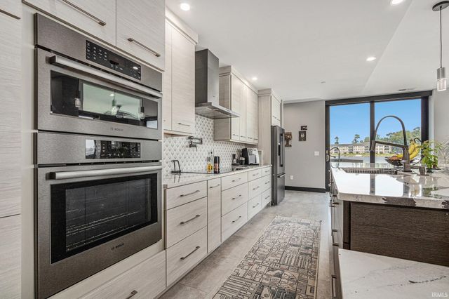 950 E Jackson Blvd Unit 102, Elkhart, IN 46516