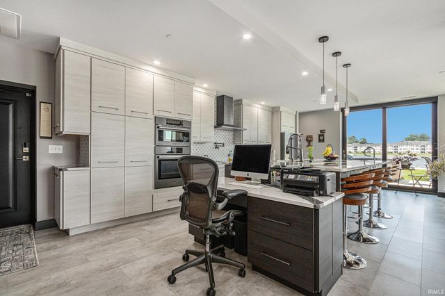 950 E Jackson Blvd Unit 102, Elkhart, IN 46516