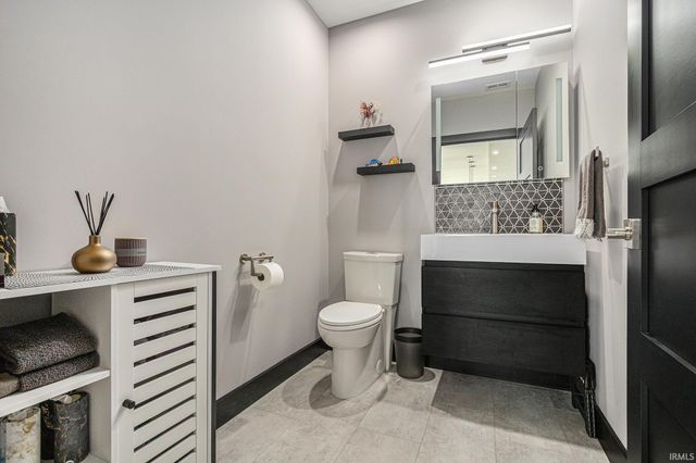 950 E Jackson Blvd Unit 102, Elkhart, IN 46516