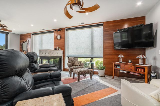 950 E Jackson Blvd Unit 102, Elkhart, IN 46516