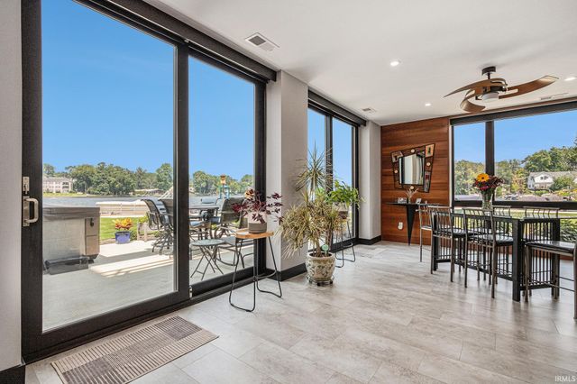 950 E Jackson Blvd Unit 102, Elkhart, IN 46516