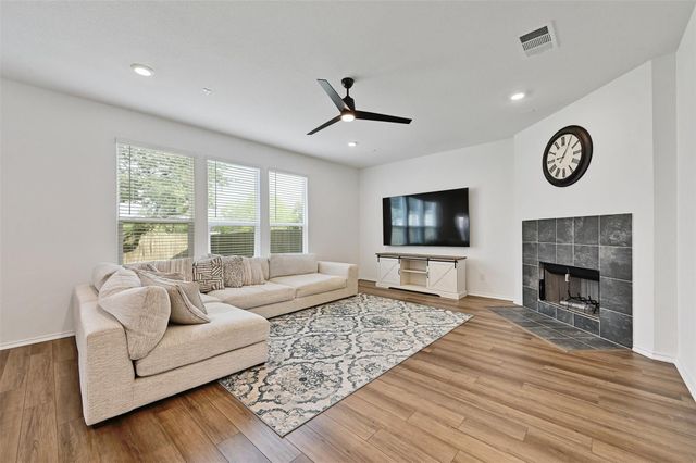 280 Kat Garnet DR, Kyle, TX 78640