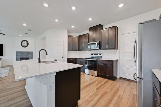 280 Kat Garnet DR, Kyle, TX 78640