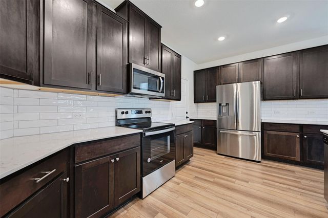 280 Kat Garnet DR, Kyle, TX 78640